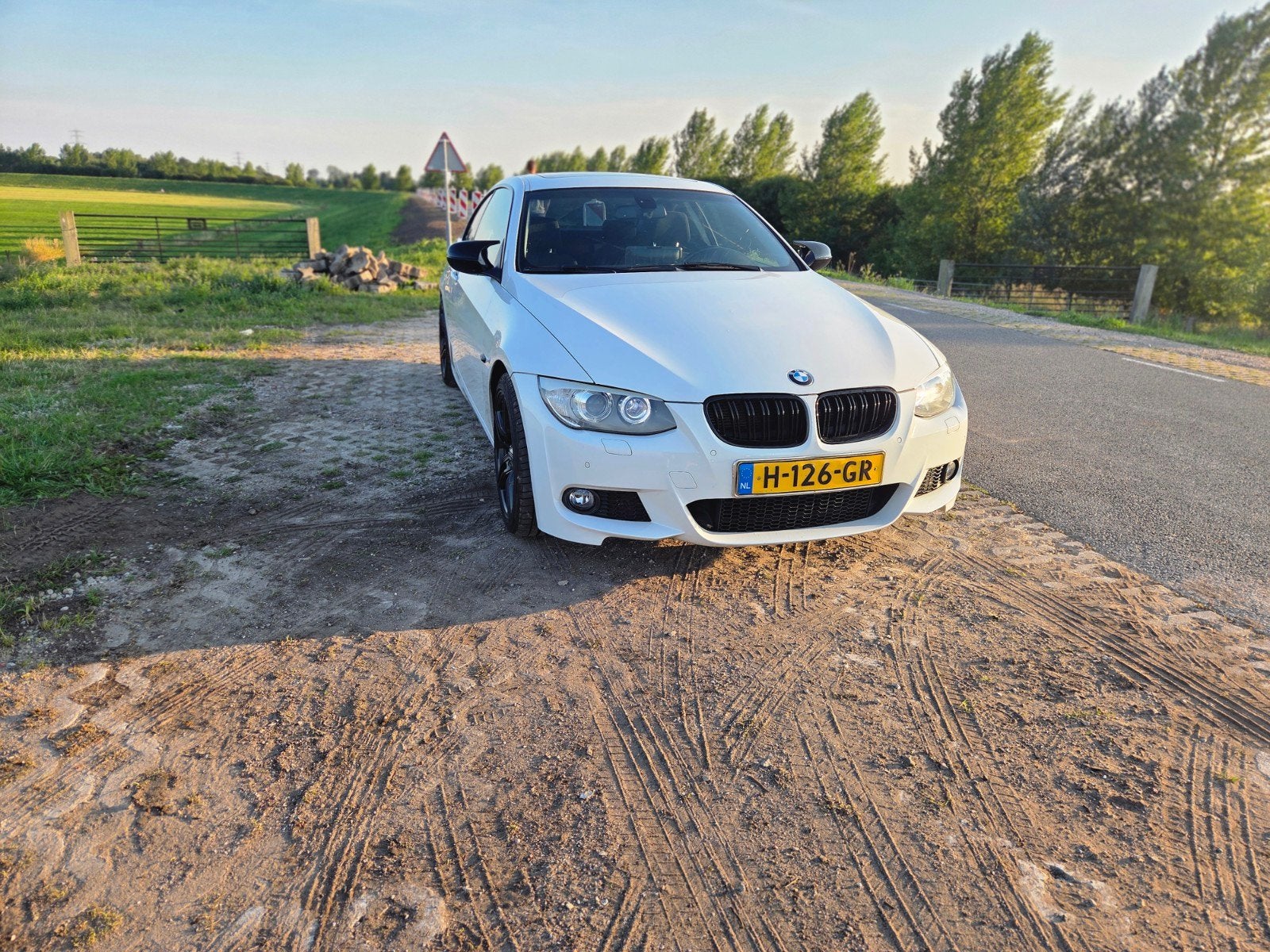 BMW 3-Serie 2.0 I 318 Coupe 2011 Wit, Auto's, Zwart, 4 stoelen, Wit, Handgeschakeld