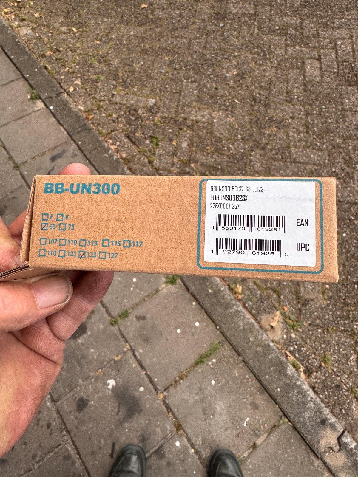 Shimano BB-UN300 Trapas - Nieuw in doos, Fietsen en Brommers, Fietsonderdelen, Crankstel of Pedalen, Ophalen of Verzenden, Stadsfiets