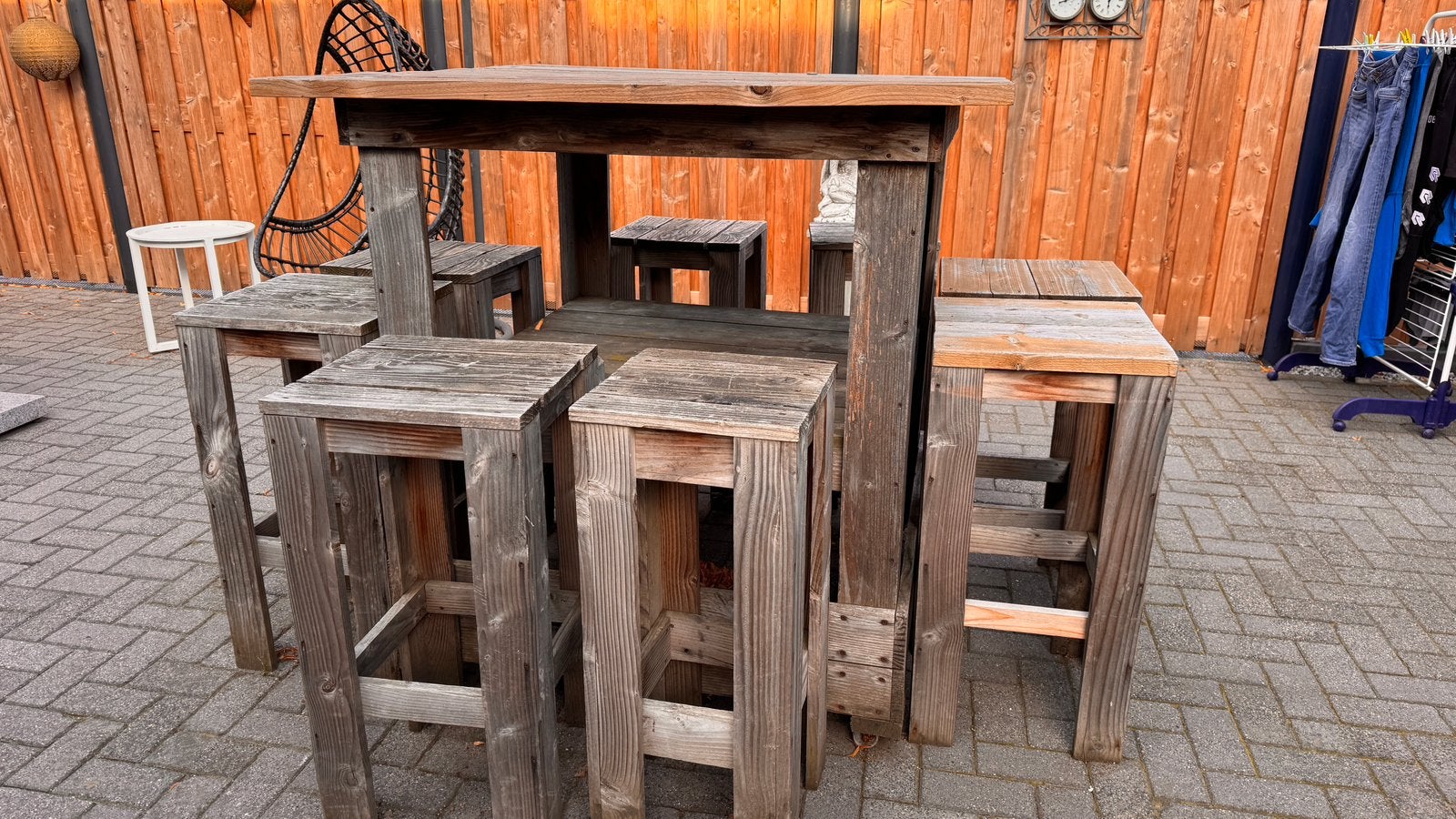 Houten tafel met 8 krukken, Ophalen, Gebruikt