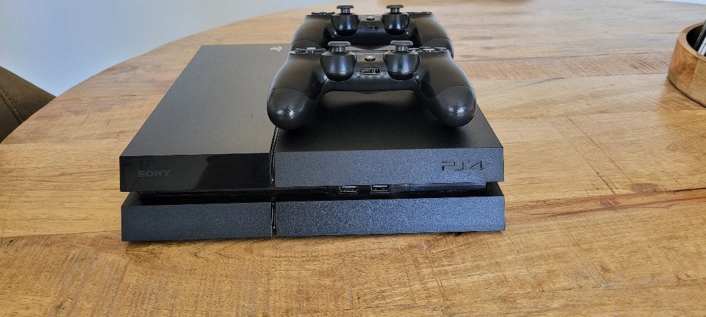 Te Koop Playstation 4, Ophalen, 500 GB, Met 2 controllers, Refurbished