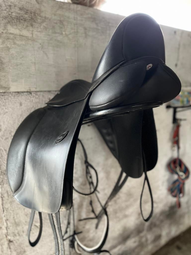 Arena Dressuurzadel 18 inch, Ophalen, Zo goed als nieuw, Dressuur