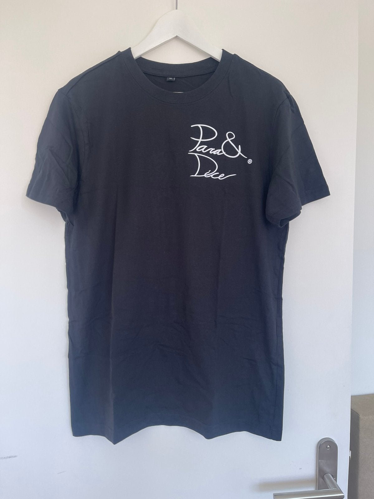 Nieuwe Zwart Para & Dice T-shirt met logo, Ophalen of Verzenden, Zo goed als nieuw, Maat 48/50 (M), Zwart