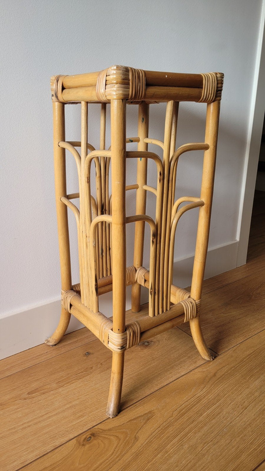 Vintage bamboe lectuurbak / bijzettafel, Huis en Inrichting, Ophalen, Zo goed als nieuw, Vintage