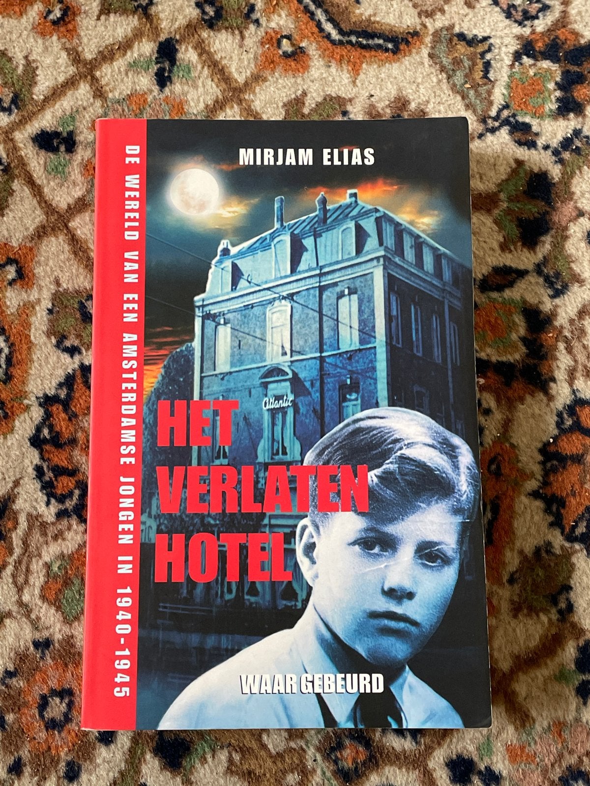 Het Verlaten Hotel - Mirjam Elias (Oorlogsverhaal), Ophalen of Verzenden, 20e eeuw of later, Gelezen