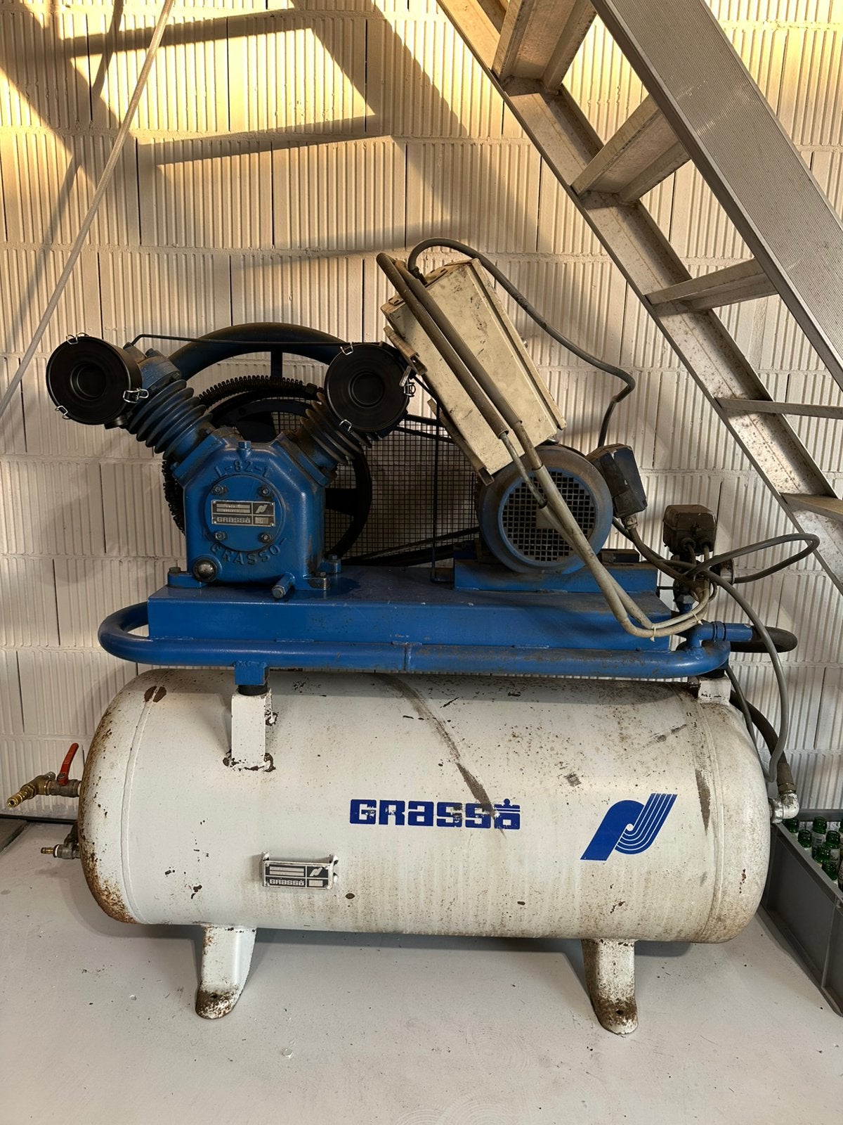 Grassa 400v 11 bar compressor 250l tank, Doe-het-zelf en Verbouw, Compressors, 100 liter of meer, Ophalen of Verzenden, Zo goed als nieuw