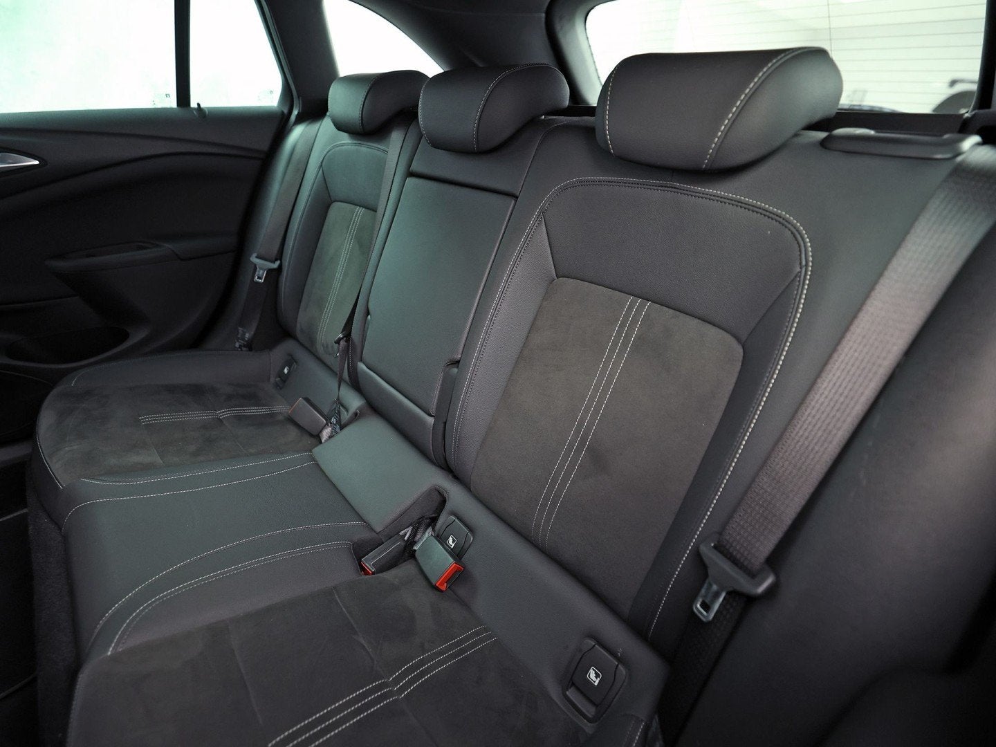 Foto 16 van Opel Astra Sports Tourer 1.2 Launch Sport (VIRTUAL COCKPIT,