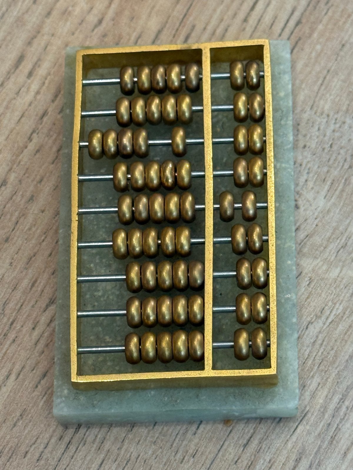 Antieke Chinese Abacus van Jade en Messing in Zijden Doosje, Ophalen of Verzenden