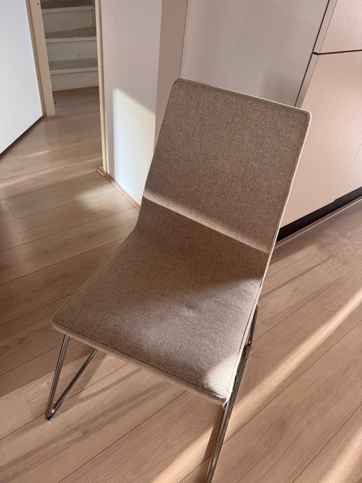 2 ikea eetkamerstoelen. merk Lillanas, Huis en Inrichting, Stoelen, Ophalen, Zo goed als nieuw, Twee