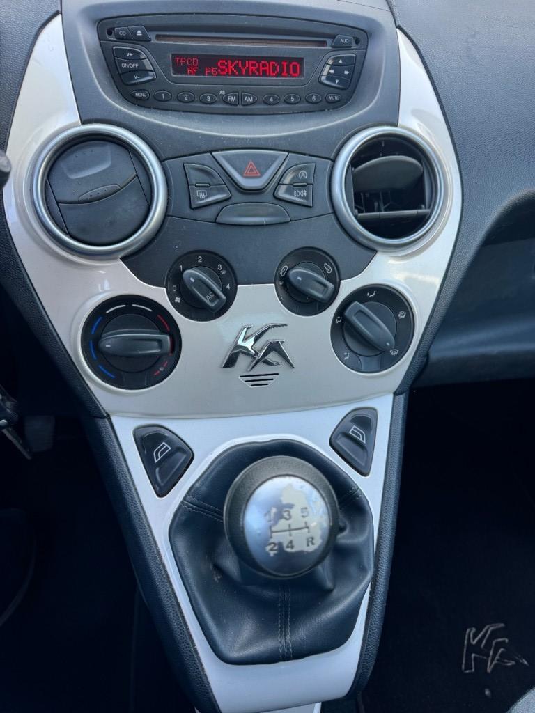 Ford KA 1.2 Titanium X start/stop NETTE AUTO RIJDT GOED NAP, Auto's, Ford, Voorwielaandrijving, Euro 5, Gebruikt, 1242 cc