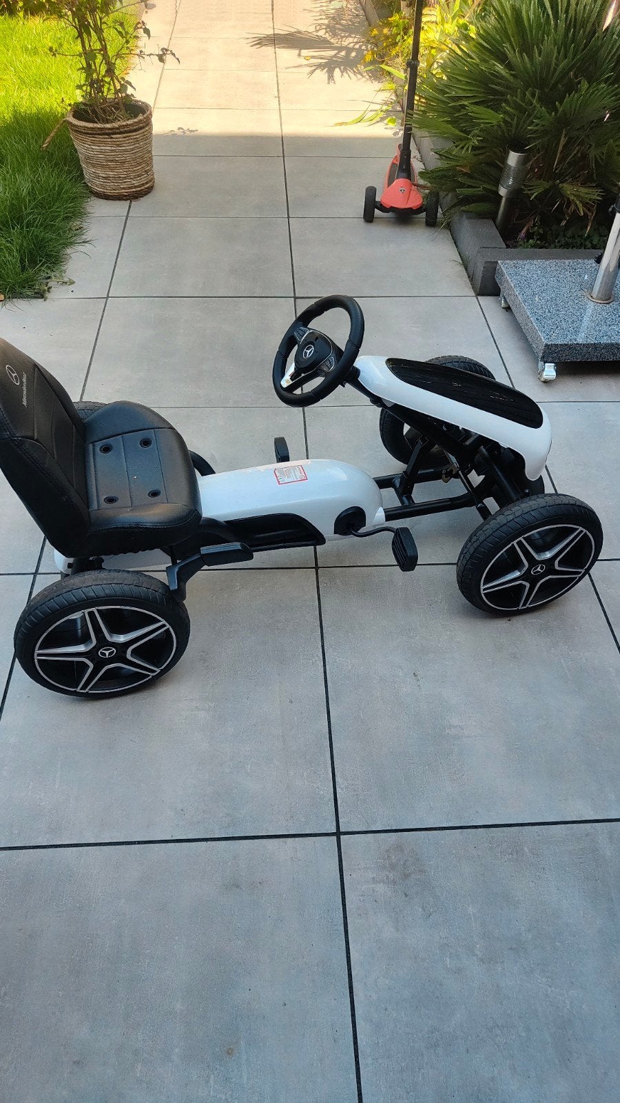 Mercedes-Benz Trapauto - Wit/Zwart, Kinderen en Baby's, Speelgoed | Buiten | Voertuigen en Loopfietsen, Ophalen of Verzenden