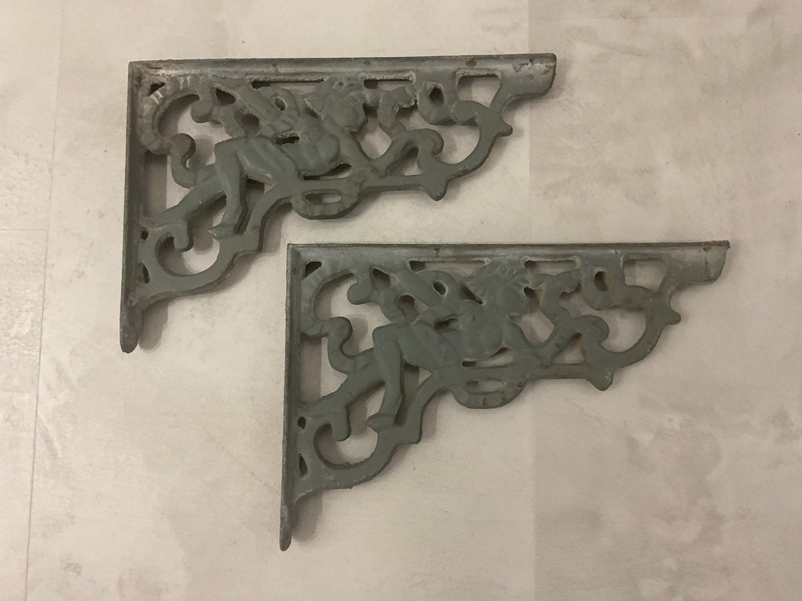 Set van 2 gietijzeren plankdragers met cherubijnen, Antiek en Kunst, Ophalen of Verzenden