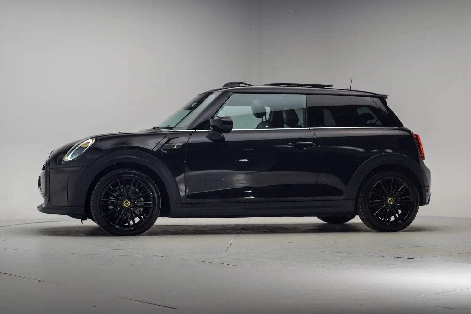 MINI Mini Electric Business Edition 33 kWh Aut. [ Panoramada, Auto's, Automaat, Dealer onderhouden, 0 cilinders, 1340 kg