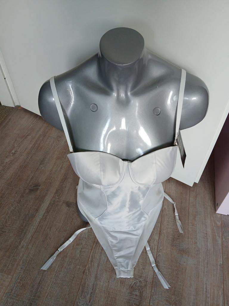 Nieuw Hunkemoller Body  met Jarretelbandjes 75b, Hunkemoller, Ophalen of Verzenden, Wit, Body of Korset