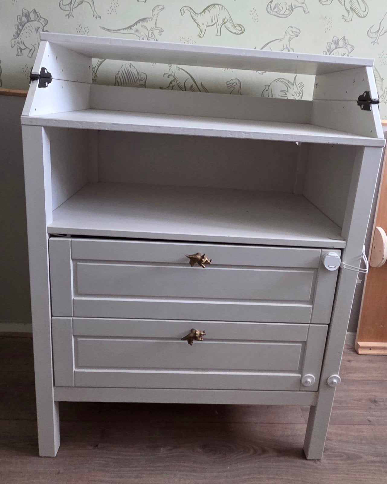 Witte commode met dinosaurus knoppen, Kinderen en Baby's, Kinderkamer | Commodes en Kasten, Ophalen of Verzenden