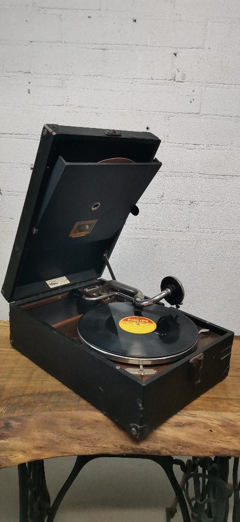 His Master's Voice koffergrammofoon, Ophalen