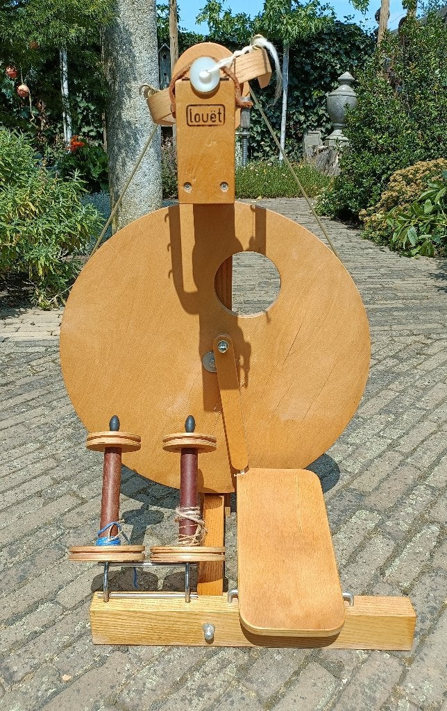 LOUET spinnewiel met 3 klossen en twijnrek (BD), Hobby en Vrije tijd, Spinnewielen en Spinnen, Ophalen of Verzenden, Gebruikt