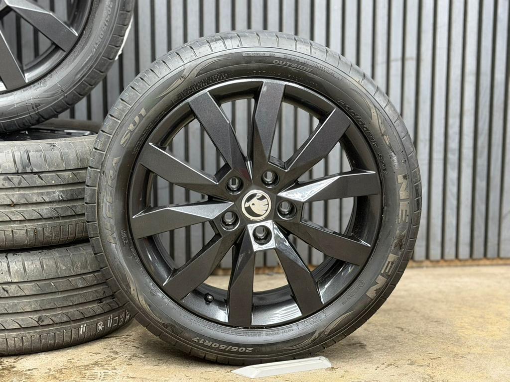 17 inch Mooie Zomerset Skoda Octavia 6mm €599,-, Ophalen, Gebruikt, Zomerbanden, Band(en)