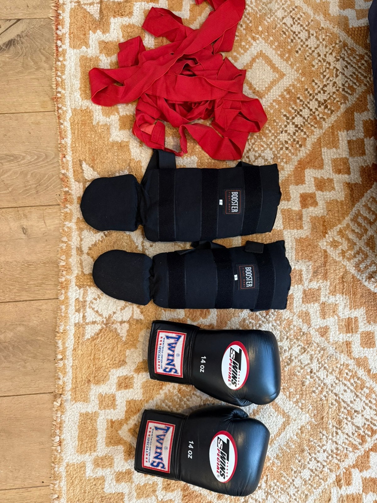 Bokshandschoenen, scheenbeschermers en bandage., Ophalen, Gebruikt, Bokshandschoenen