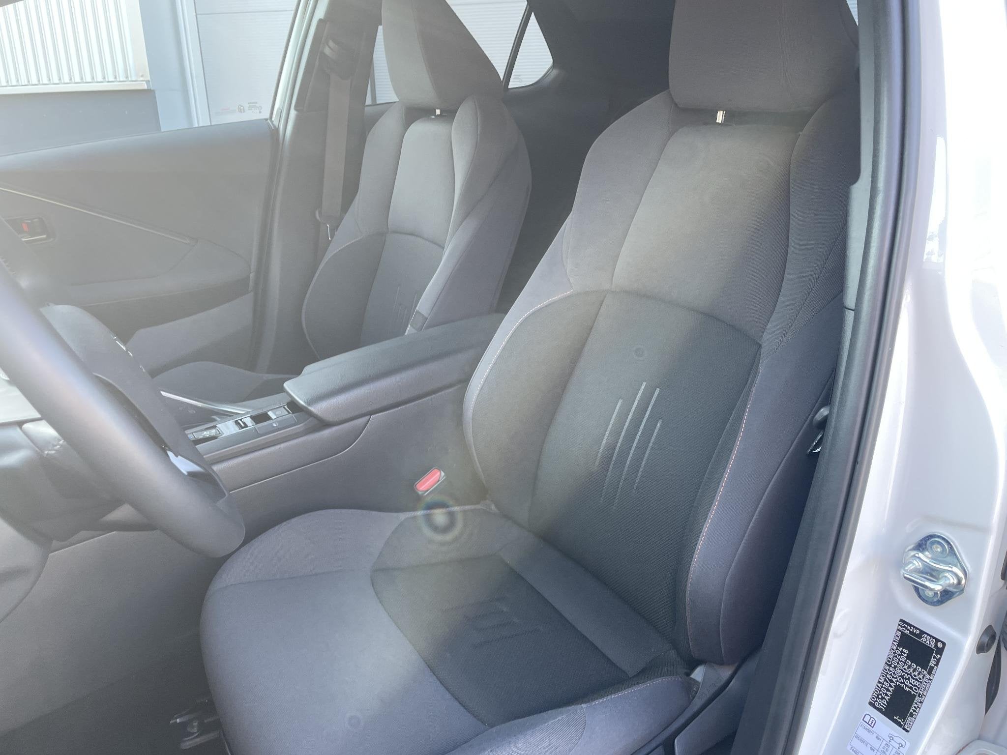 Toyota C-HR 1.8 Hybrid 140 First Edition , Bi-tone pearl whi, Auto's, Dealer onderhouden, Stof, Euro 6, 4 cilinders