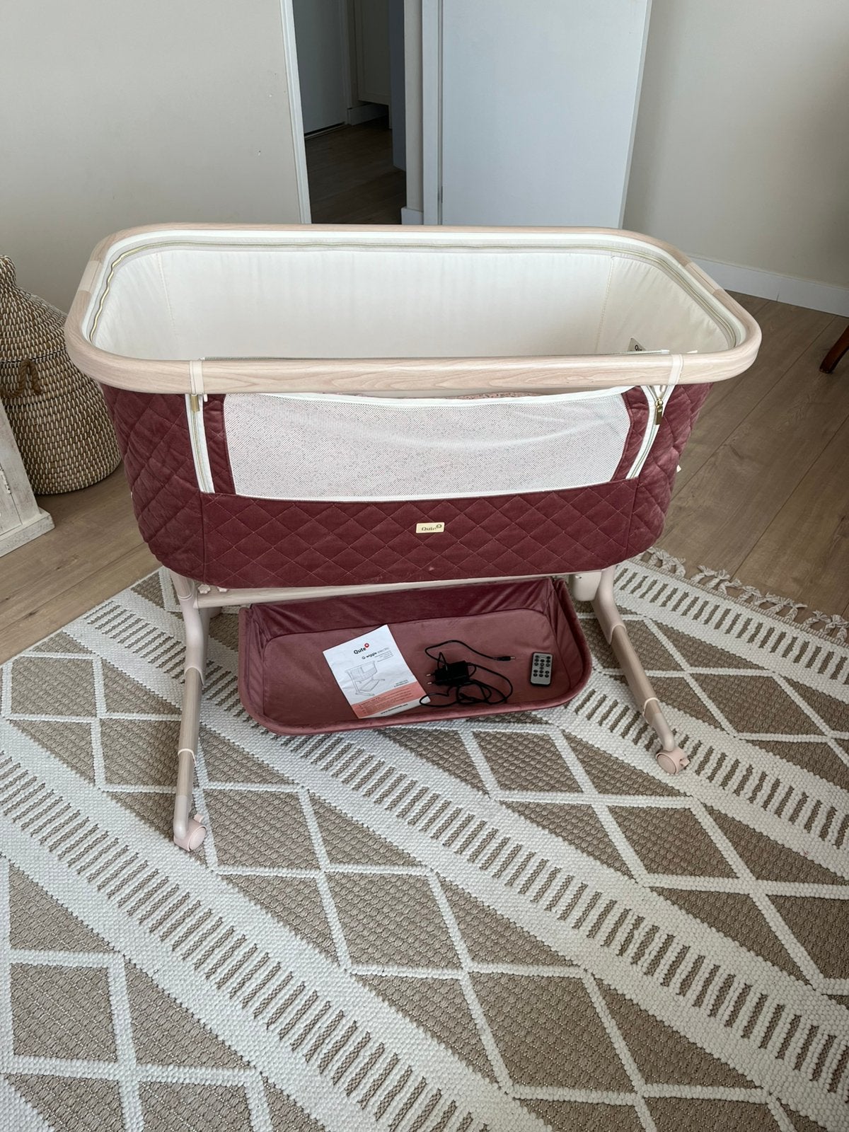 Qute Q-wiggle elektrische co-sleeper roze, Ophalen, Zo goed als nieuw, Wieg