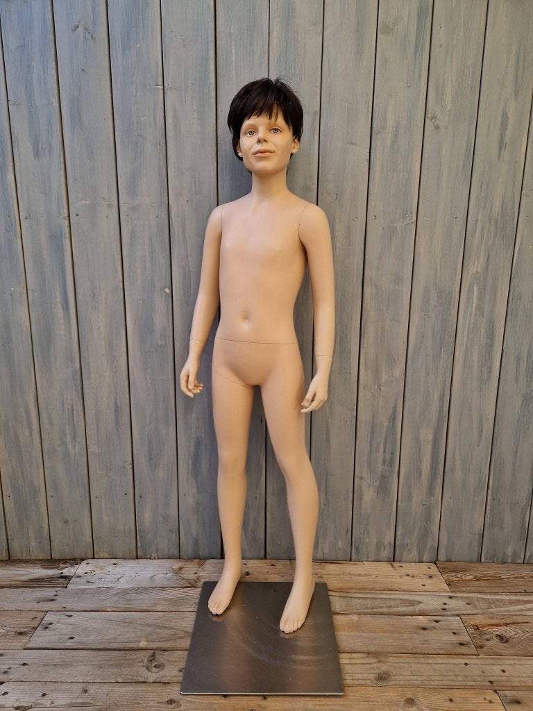 etalagepop kindje jongen 140 cm paspop 1, Ophalen of Verzenden, Gebruikt, Paspop