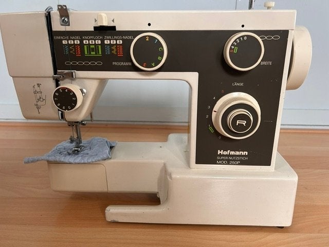 Te koop: HOFMANN naaimachine Type: 250P, Hobby en Vrije tijd, Naaimachines en Toebehoren, Verzenden, Gebruikt, Naaimachine, Overige merken