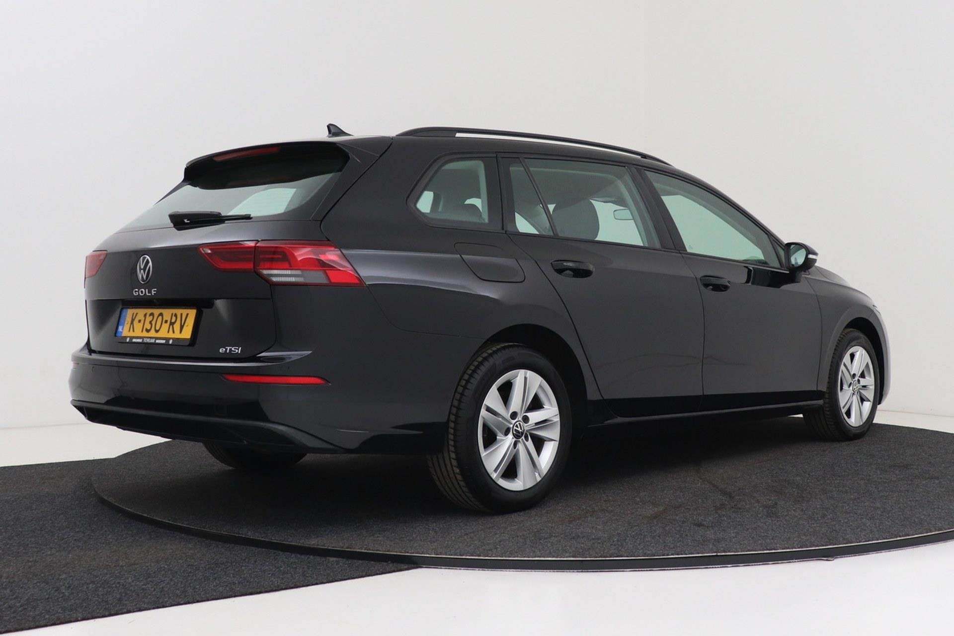 Volkswagen Golf Variant 1.0 eTSI Life Business | Camera | Au, Stof, Gebruikt, Zwart, 3 cilinders