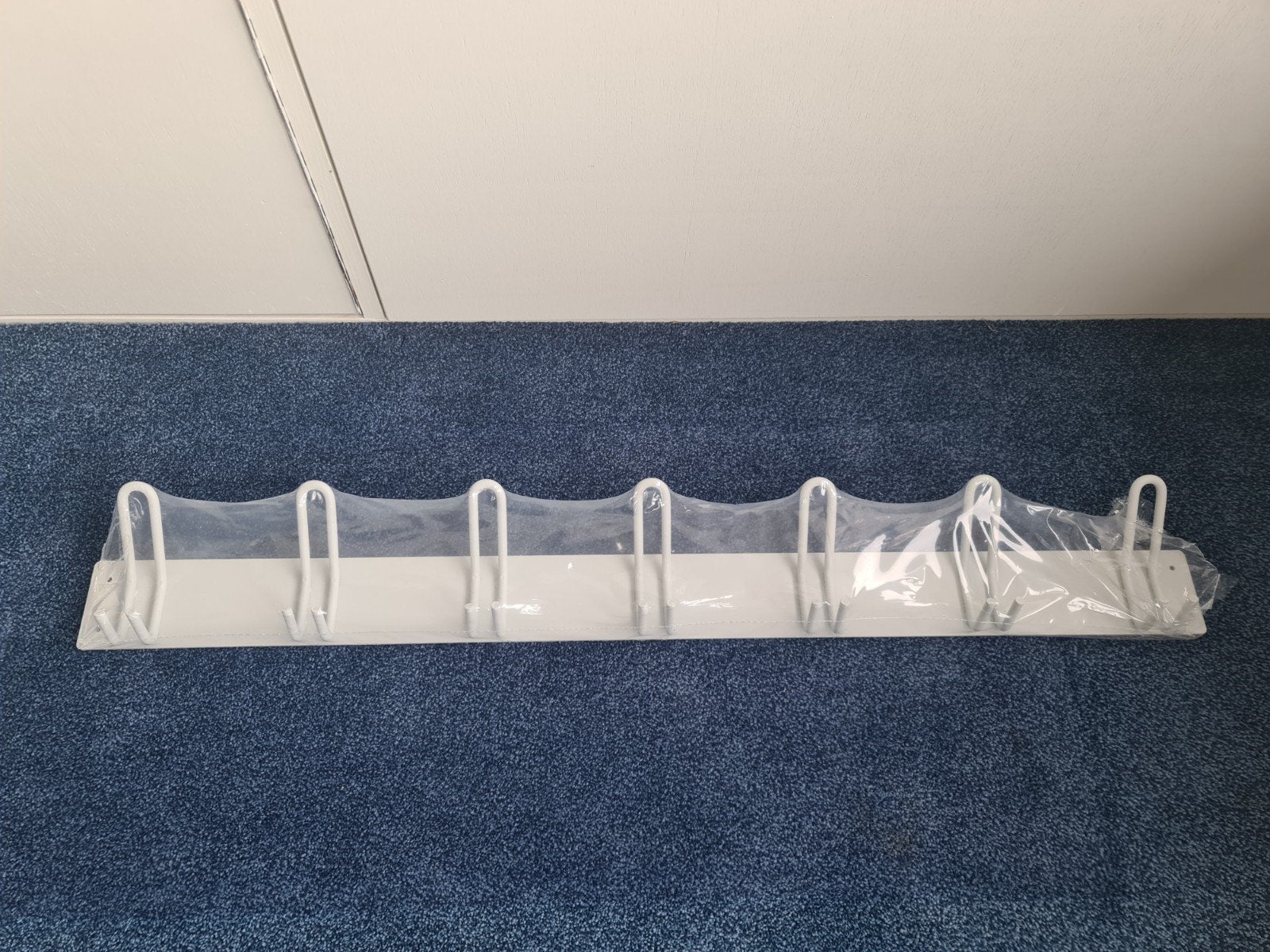 Nieuwe witte metalen wandkapstok met 7 haken - 100cm, Wandkapstok, Nieuw, Ophalen of Verzenden, Minder dan 100 cm