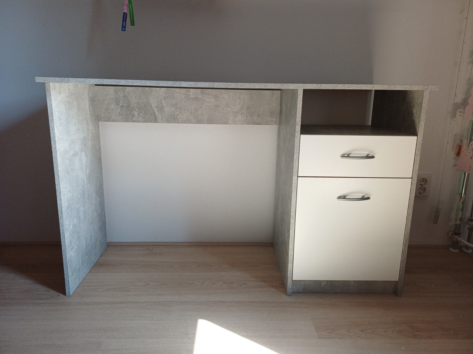 Marmerlook bureau met lade en opbergruimte, Ophalen, Zo goed als nieuw, 123 cm, Schoolbureau
