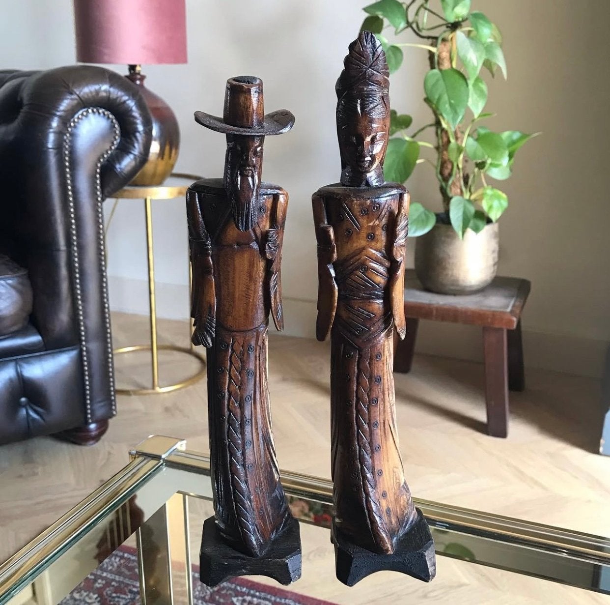Set van 2 handgesneden houten beelden - Aziatisch, Groep mensen, Ophalen of Verzenden, Handgemaakt, 20 - 50 cm