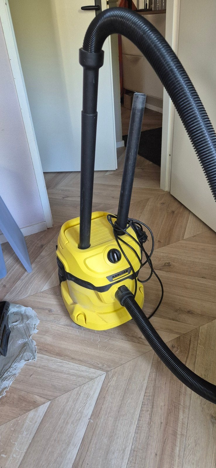 Kärcher WD 2 Plus Waterstofzuiger - Zo goed als nieuw, Ophalen, Inclusief accessoires, Kärcher, Zo goed als nieuw