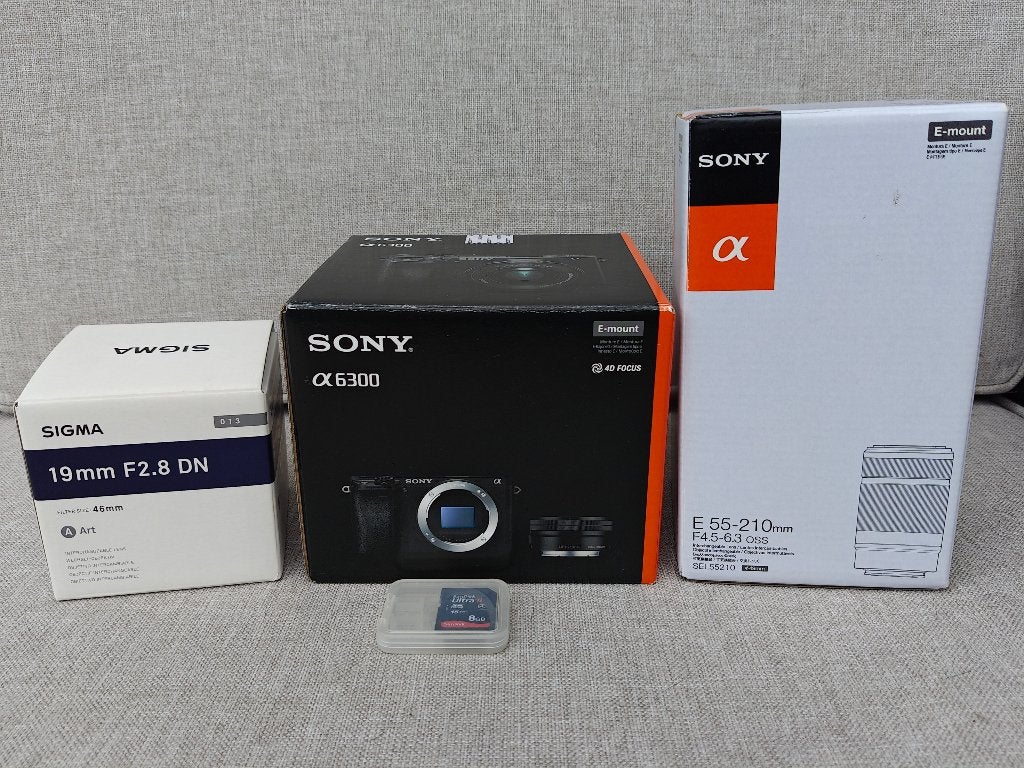Sony A6300 + Sigma 19mm f/2.8 + Sony 55-210mm f/4.5-6.3 OSS, Zo goed als nieuw, 24 megapixels, Sony, Screenprotector
