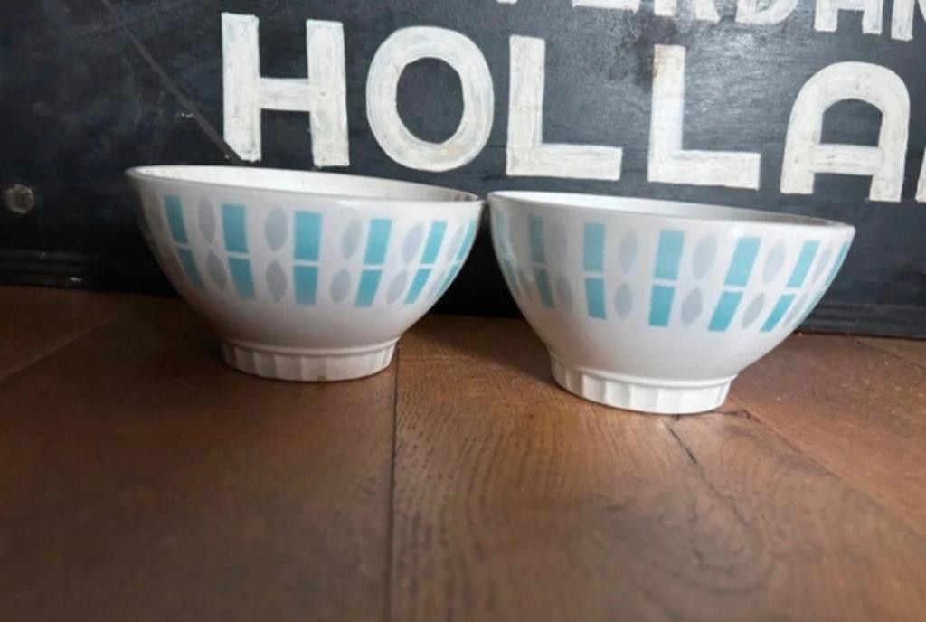 Twee Franse spoelkommetjes lichtblauw / wit, Antiek en Kunst, Ophalen of Verzenden