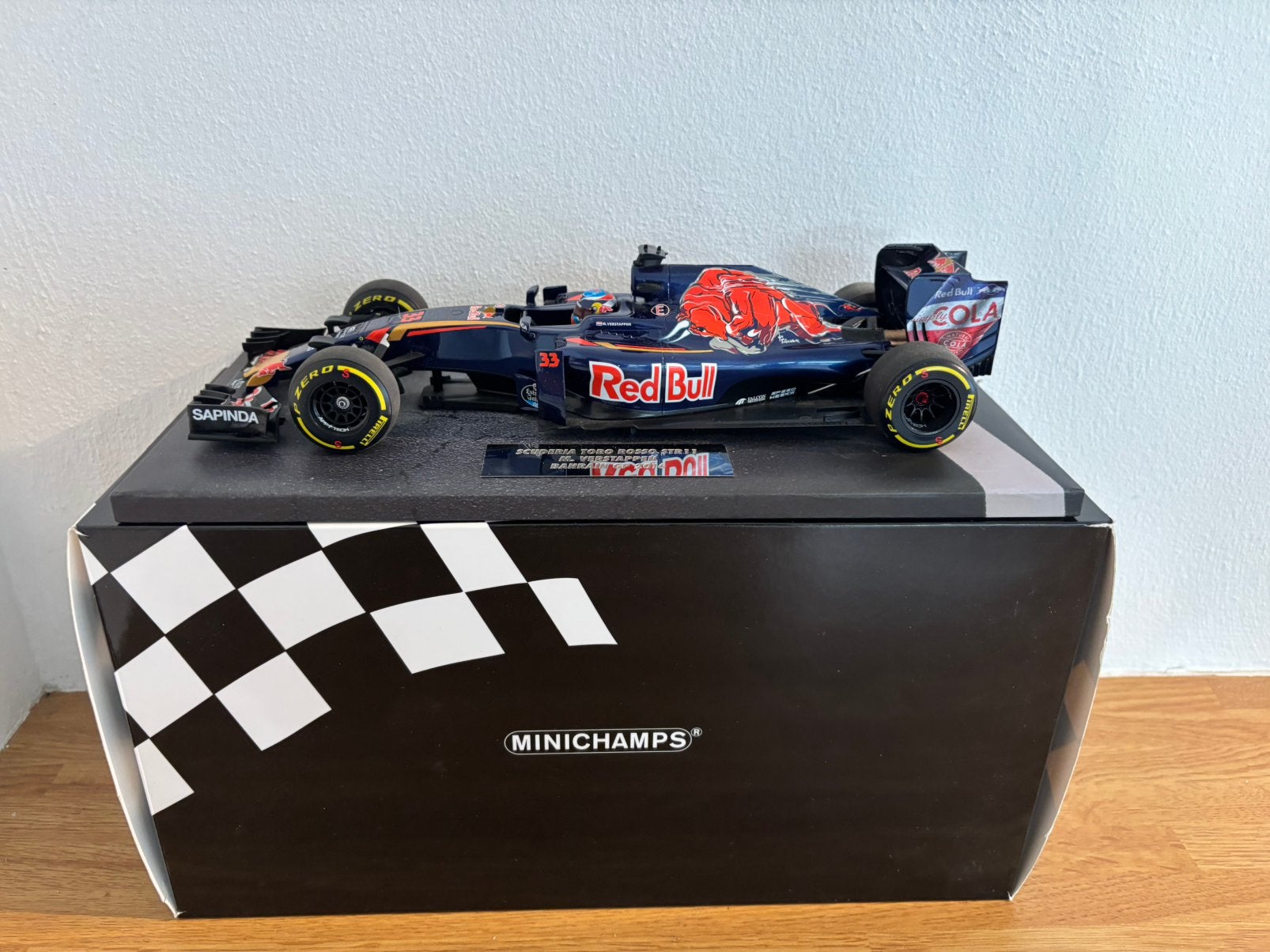 Max verstappen STR11 toro rosso bahrein 2016 1:18 model, Ophalen of Verzenden, Zo goed als nieuw, Formule 1