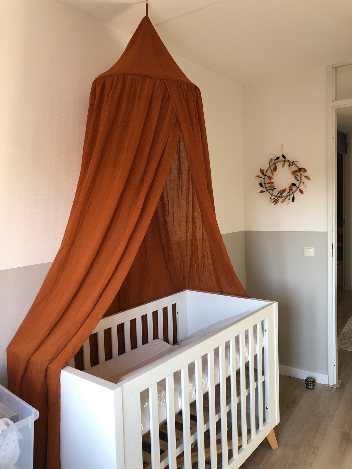 Complete babykamer: ledikant, commode en kast wit/hout, Ophalen, Zo goed als nieuw, Jongetje of Meisje
