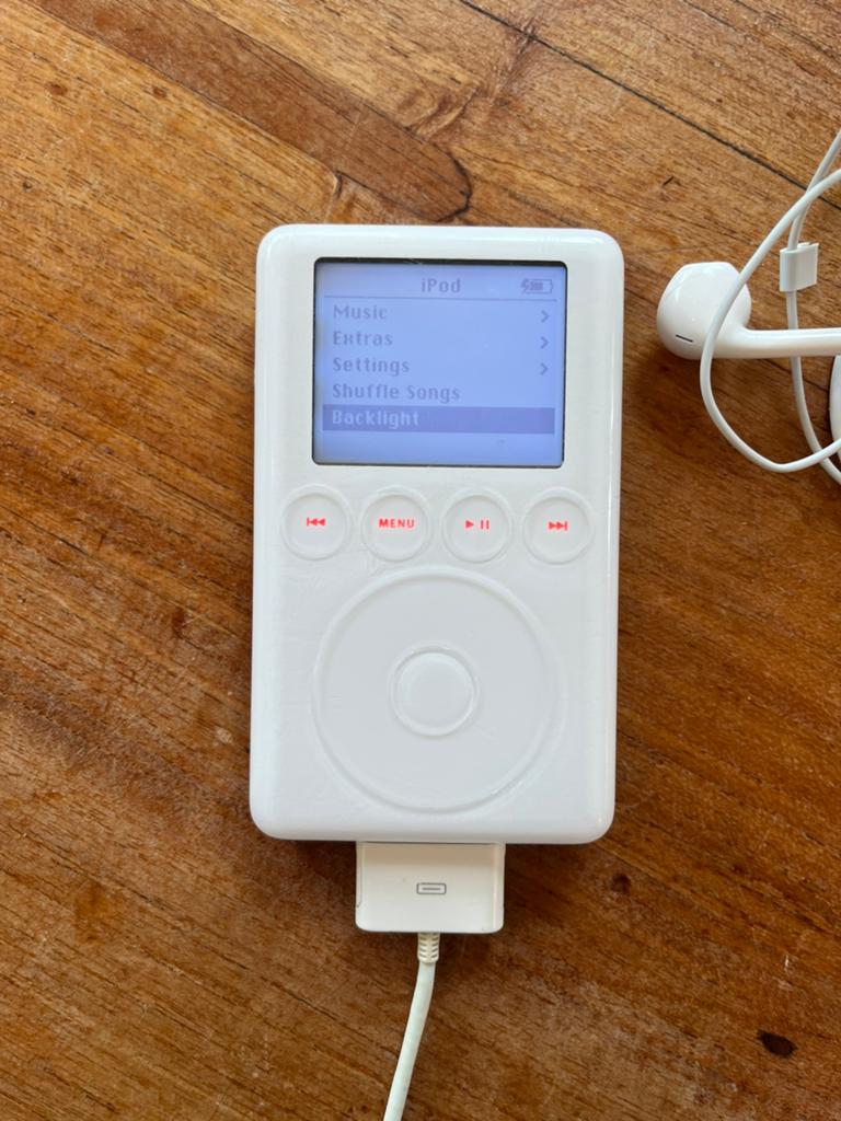 iPod Classic 3e gen 10GB met Defecte batterij & Veel krassen, Gebruikt, Classic, Ophalen of Verzenden, Zilver