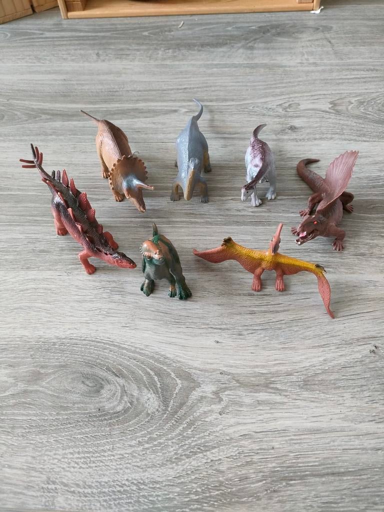 Verschillende dinosauriërs, Ophalen of Verzenden, Zo goed als nieuw