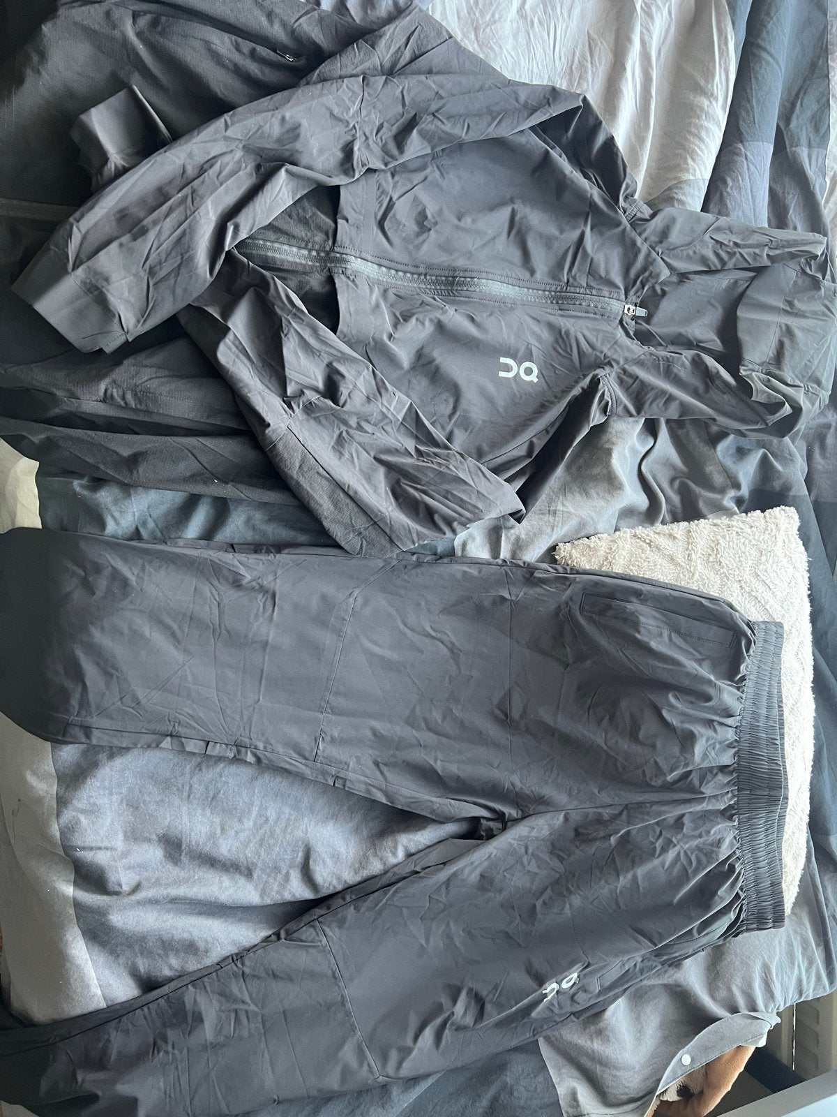 On Running Waterproof Anorak en Pants - Maat M, Zo goed als nieuw, Hardlopen of Fietsen, Grijs, Ophalen