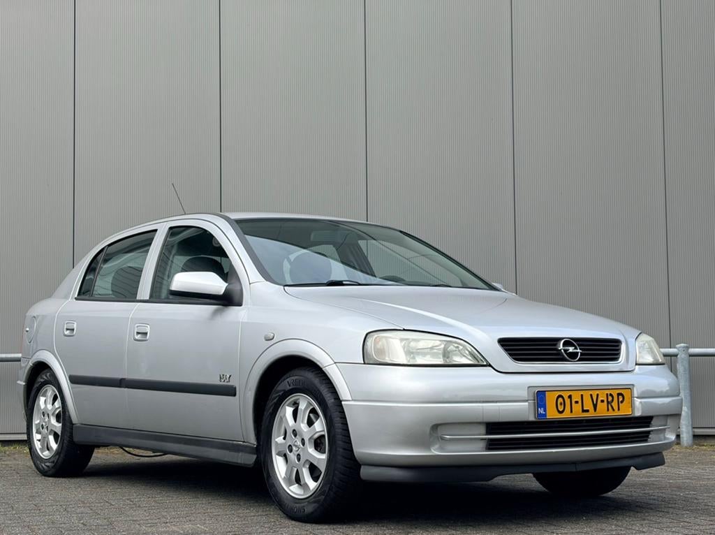 Opel Astra 1.6 njoy 2003 Grijs airco NAP trekhaak, Auto's, Voorwielaandrijving, Stof, Zwart, 4 cilinders