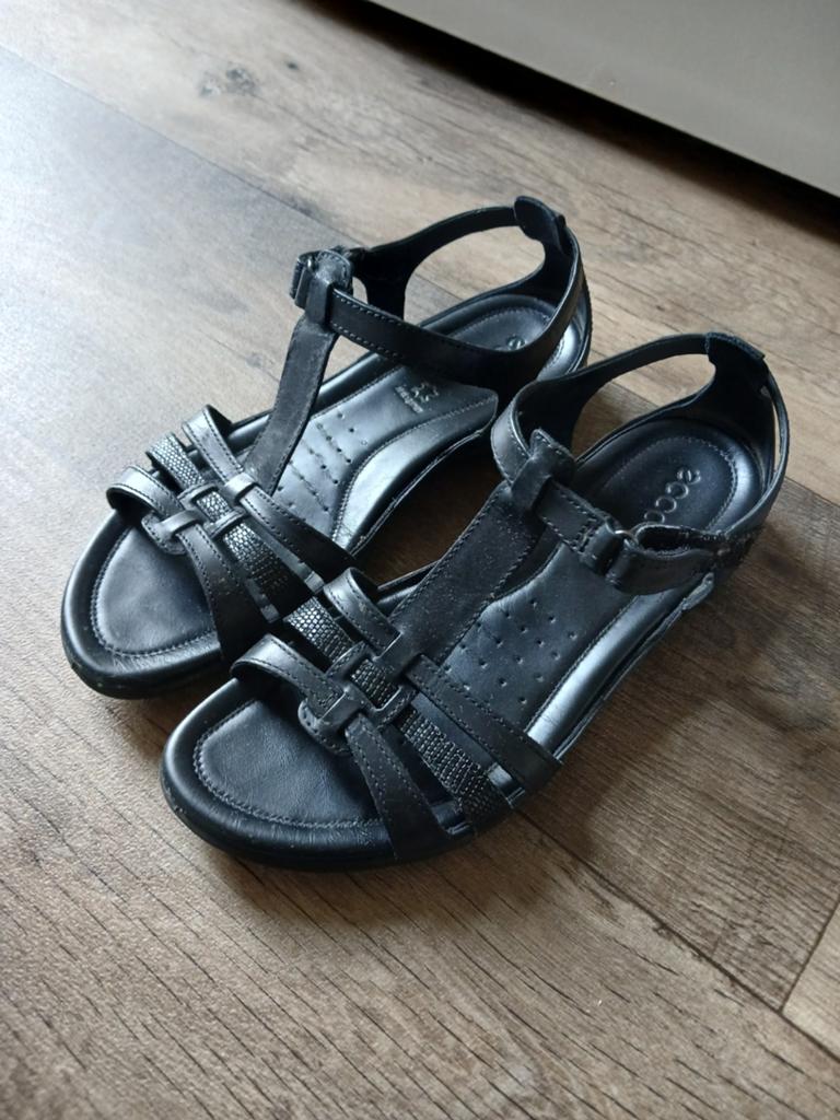 Bijna nieuwe ecco maat 40, Kleding | Dames, Schoenen, Ophalen of Verzenden, Zo goed als nieuw, Zwart, Sneakers of Gympen