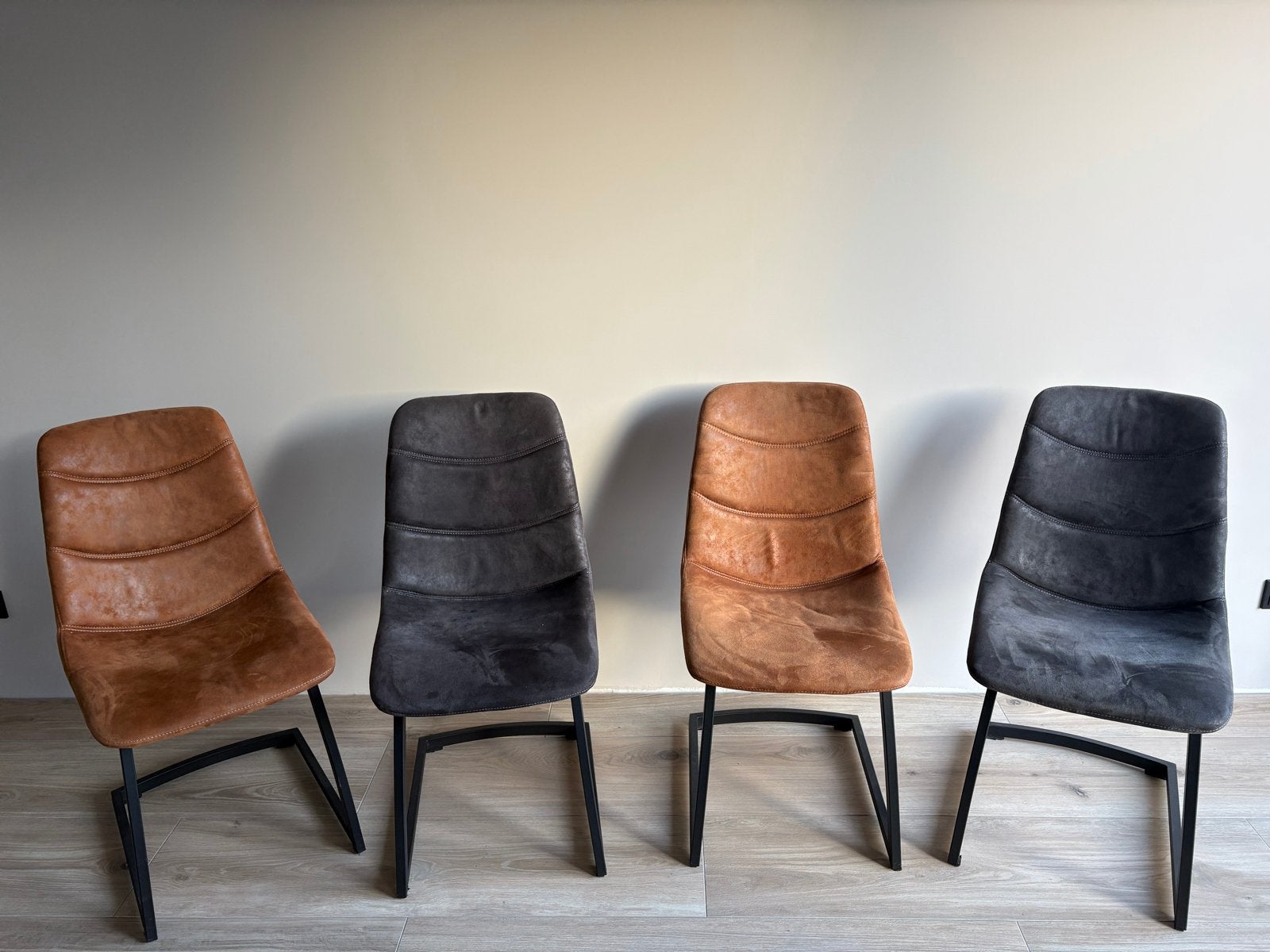 Set van 4 eetkamerstoelen - Cognac en Antraciet, Ophalen, Overige kleuren, Leer, Zo goed als nieuw