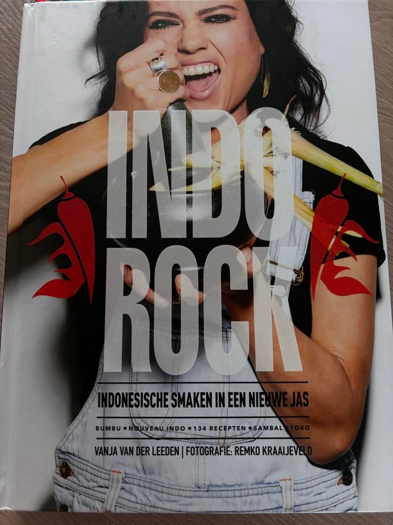 Indo Rock: Indonesische smaken in een nieuwe jas, Boeken, Kookboeken, Ophalen of Verzenden, Zo goed als nieuw, Azië en Oosters