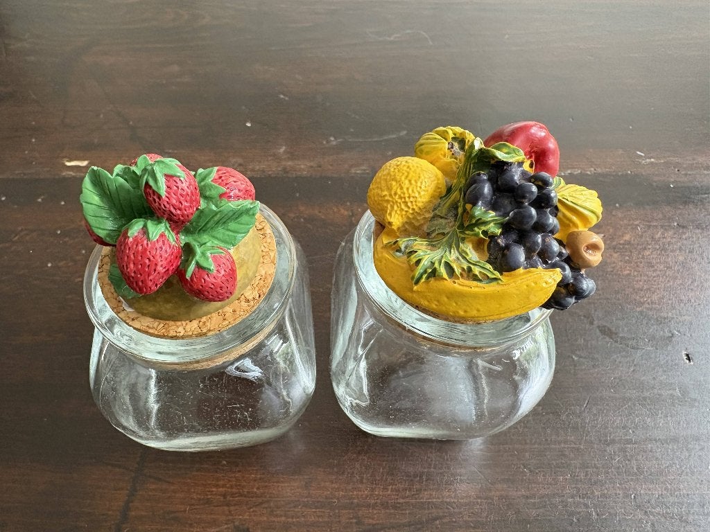 Vintage glazen kruidenpotjes met 3D fruitdeksel, Voorraadpot, Ophalen of Verzenden, Gebruikt, Glas