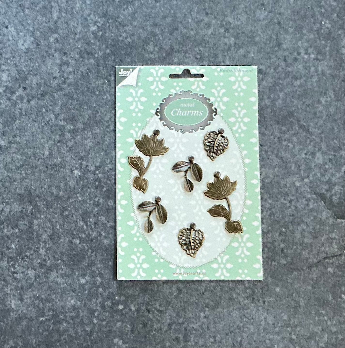 6 metalen charms  voor kaarten en scrapsbooks, Hobby en Vrije tijd, Scrapbooking, Ophalen of Verzenden, Zo goed als nieuw, Versiering of Embellishment