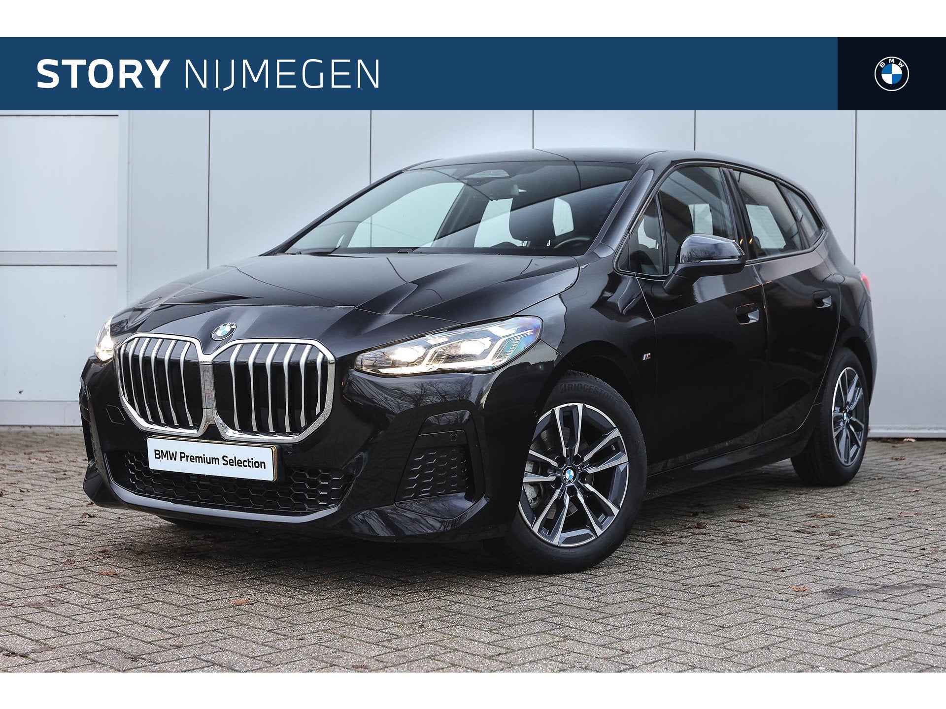 BMW 2 Serie Active Tourer 220i M Sport Automaat / Achteruitr, Auto's, Gebruikt, 156 pk, Zwart, Origineel Nederlands