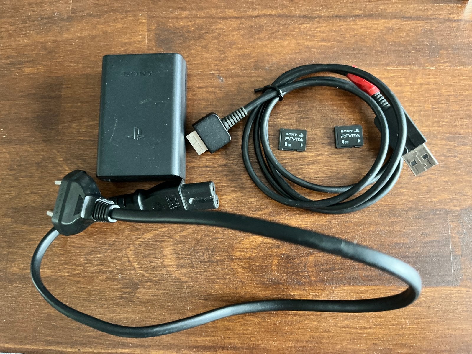 Originele PS Vita Oplader | Geheugenkaarten, Ophalen of Verzenden, Zo goed als nieuw, Zwart