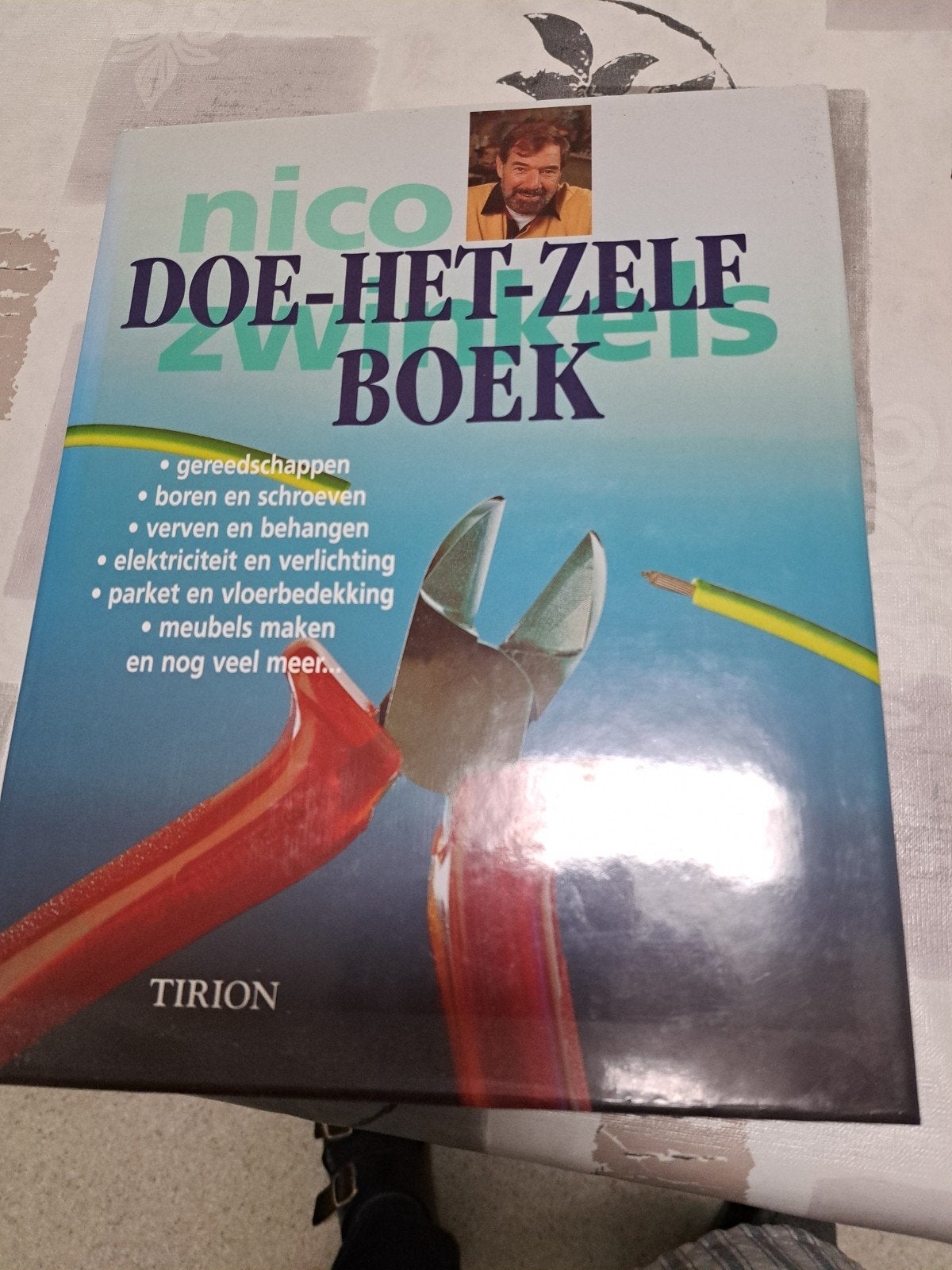 Nico Zwikkel's Doe-Het-Zelf Boek - Klussen in en om huis, Boeken, Ophalen of Verzenden, Gelezen, Overige onderwerpen, Nico Zwikkel