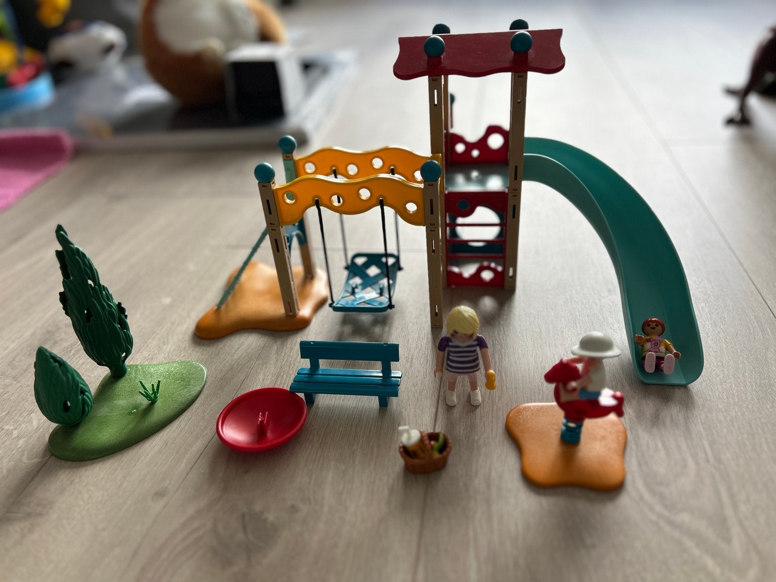 Playmobil speeltuin met glijbaan, schommel en figuren, Ophalen of Verzenden, Gebruikt, Glijbaan