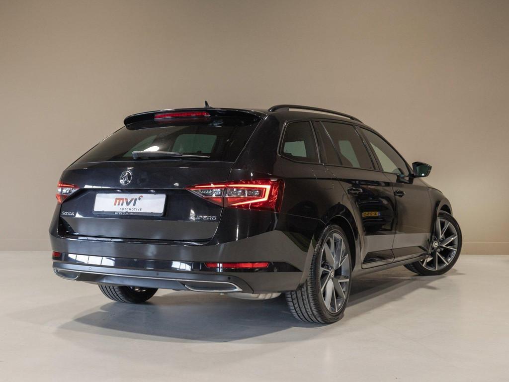 Skoda Superb Combi 1.5 TSI ACT Sportline Business / 150pk /, Auto's, Skoda, 730 kg, 4 cilinders, Alcantara, Zwart