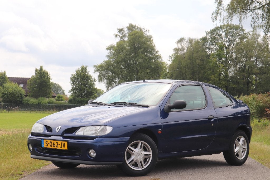 Renault Megane MK1 1.6 Coupe 1998 52.380km | Zeldzaam | Pano, Voorwielaandrijving, Stof, 40 €/maand, 1200 kg